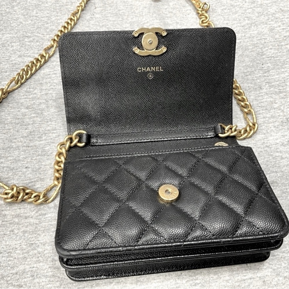 Chanel Caviar Quilted Mini Bracelet On Chain Flap - Picture 4 of 12